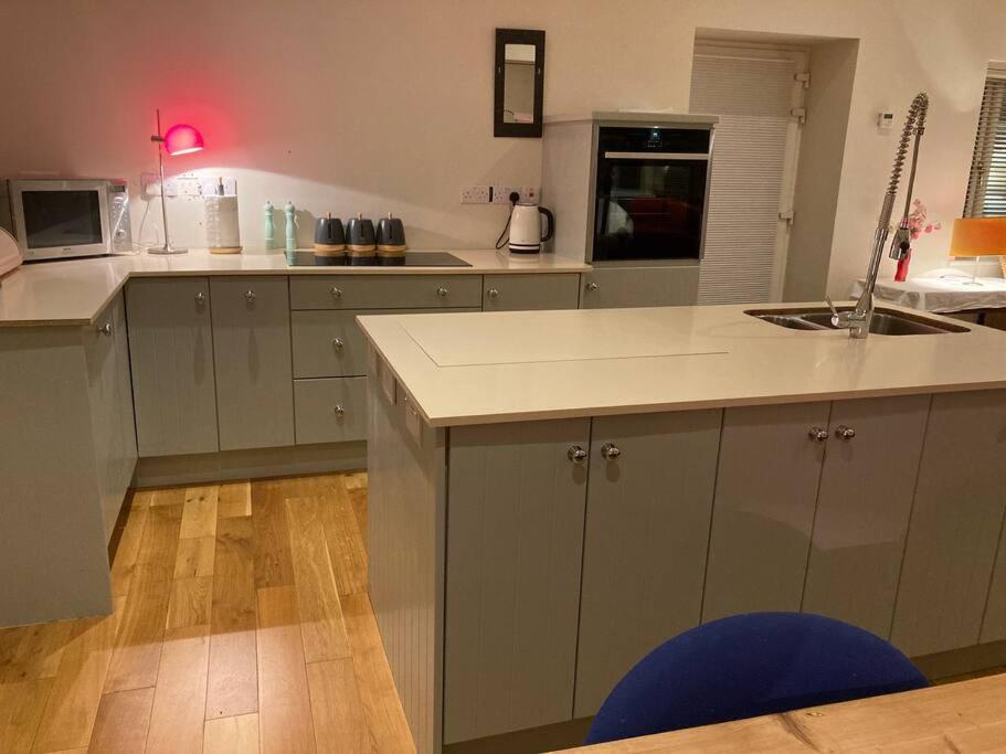 2 Quay Road, Killala. Stunning Sea Front Cottage Ngoại thất bức ảnh