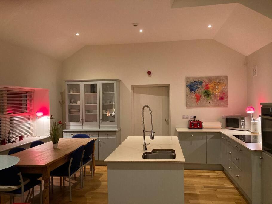 2 Quay Road, Killala. Stunning Sea Front Cottage Ngoại thất bức ảnh